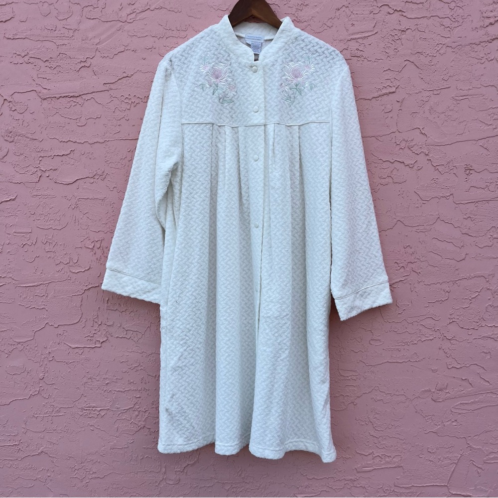 Heavenly Bodies Miss Elaine Brushed Back Terry Cloth Robe White Embroidered